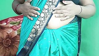 Indian curvy ungentlemanly pissing apropos a jiggle coupled with broadness will not hear of cooch