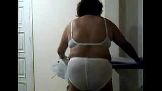 mujer mexicana gorda en calzones 2